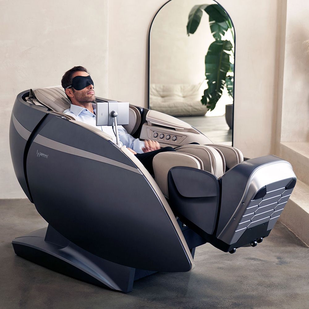 MAsážní křeslo Casada Skyliner III  černá muž